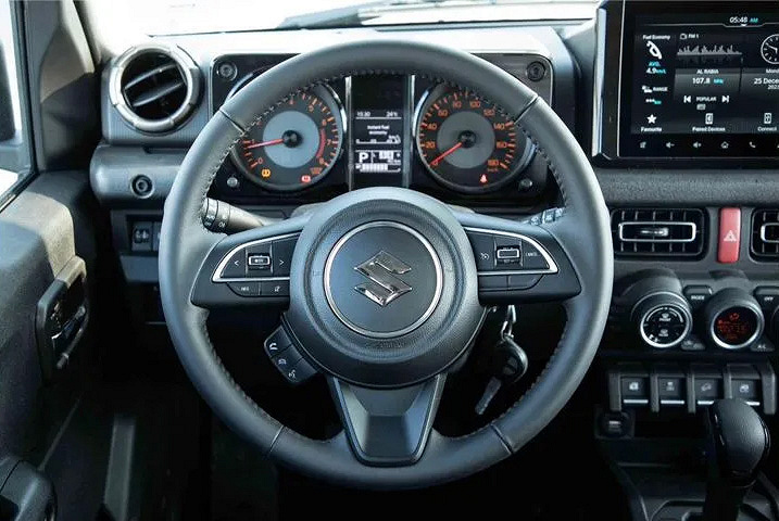 105 л.с., &laquo;автомат&raquo;, честный полный привод &mdash; и наконец-то простор. В Россию едет пятидверный Suzuki Jimny 2024